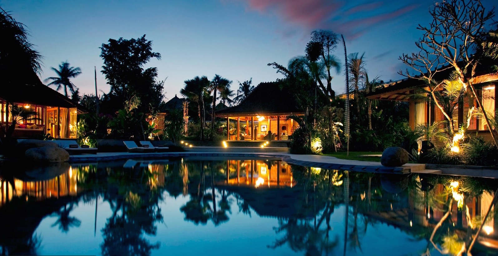Dea villas 10 villa sati the villa at night 571dd336928d2